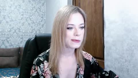 Dana SmileX online show from April 2026 07:33:02 PM