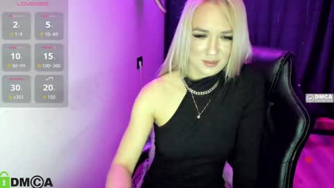 dances_queen online show from May 2026 07:13:01 AM