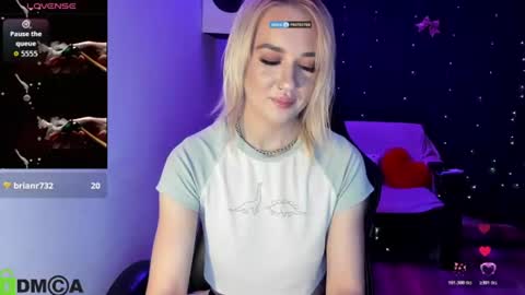 dances_queen online show from June 2026 07:12:02 AM