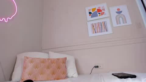 Hi I am Dani online show from September 2025 11:33:01 AM