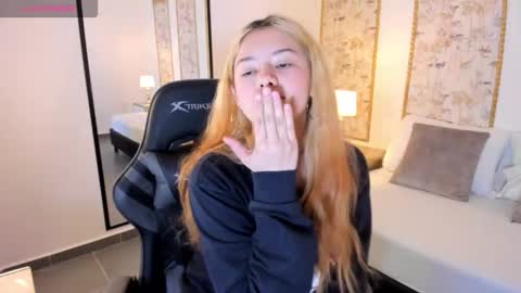 Snapshot of daniand_ chatting on November 2025 02:55:02 AM D A N I A online show from November 2025 02:55:02 AM