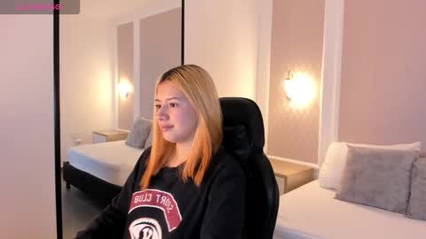 Snapshot of daniand_ chatting on November 2025 02:11:02 AM D A N I A online show from November 2025 02:11:02 AM