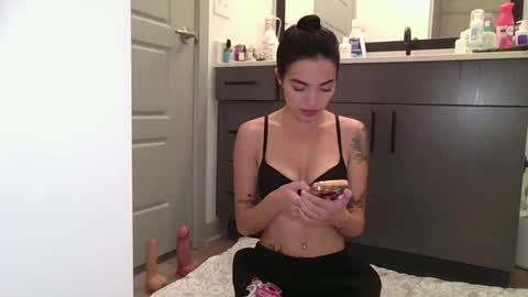 danidivina777 online show from October 2025 04:27:01 PM