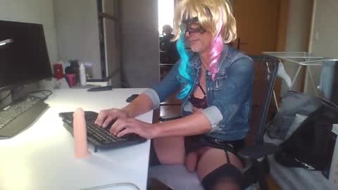 newcumer online show from February 2025 07:54:02 AM