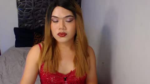 Elodie online show from December 2024 07:54:01 PM