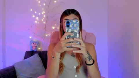 Dani Saenz online show from April 2026 10:33:02 PM