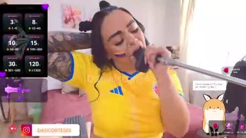 Snapshot of danielacortes03 chatting on June 2026 06:53:02 PM I think I will close this page please leave me a message if you want to know about me online show from June 2026 06:53:02 PM