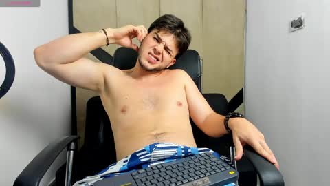 Snapshot of danielclarton chatting on January 2025 01:37:02 AM DANIEL online show from January 2025 01:37:02 AM