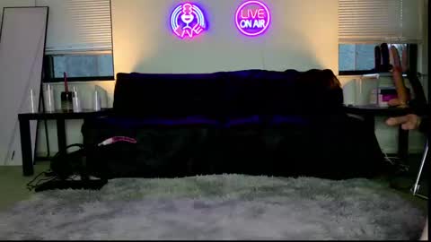 Danielle Banks online show from November 2025 09:36:01 PM