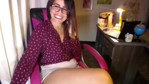 Angie online show from April 2026 07:09:01 PM