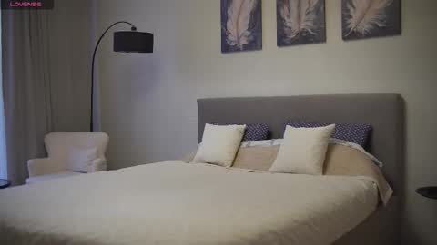 Snapshot of danielle_thomas chatting on September 2025 09:44:01 AM Danielle online show from September 2025 09:44:01 AM