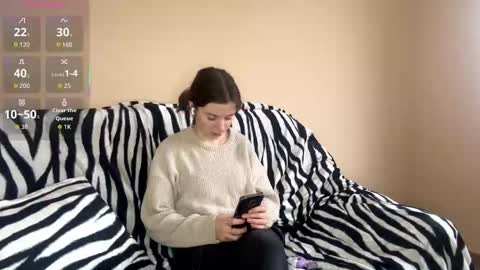 Mia online show from November 2025 07:23:02 AM