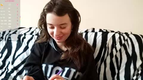 Mia online show from December 2025 09:13:02 AM