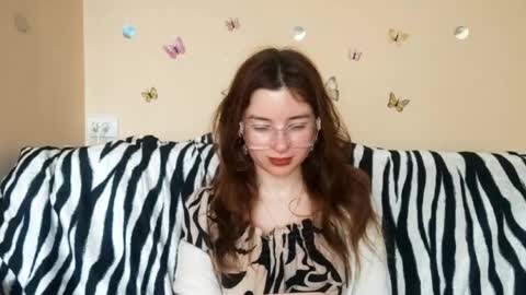 Mia online show from April 2026 01:09:02 PM