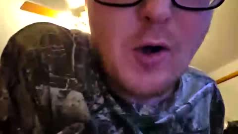 Snapshot of danielp_mod_cb chatting on April 2026 01:47:02 AM Daniel y. online show from April 2026 01:47:02 AM