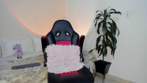 Daniela  online show from November 2025 06:55:02 PM