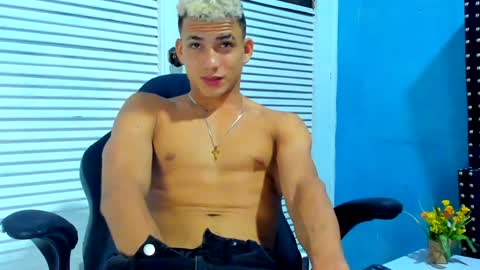 Snapshot of danii_scot chatting on December 2024 04:08:02 AM Dani online show from December 2024 04:08:02 AM