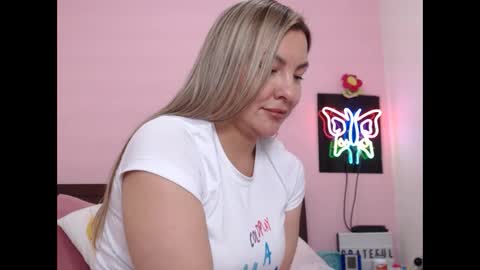 Snapshot of danika_bellaa chatting on February 2025 04:11:02 AM K A R O L online show from February 2025 04:11:02 AM