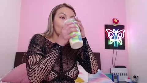 Snapshot of danika_bellaa chatting on February 2025 02:04:01 AM K A R O L online show from February 2025 02:04:01 AM