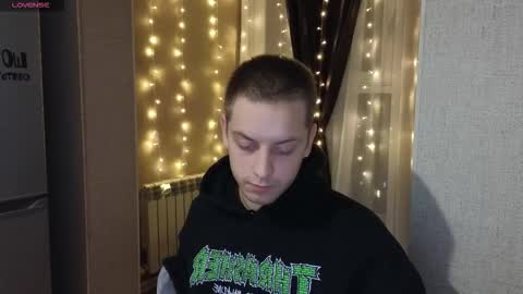 Snapshot of danila_trezzini chatting on December 2025 10:08:02 PM danila online show from December 2025 10:08:02 PM