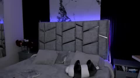 Dani Phonenix online show from September 2025 02:19:01 PM