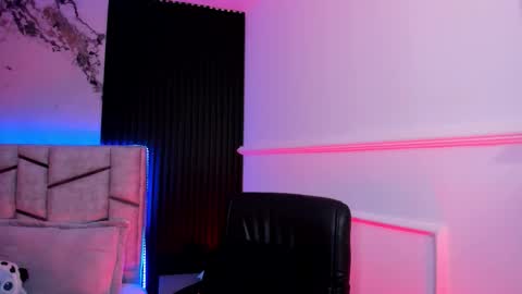 Dani Phonenix online show from October 2025 07:18:01 PM