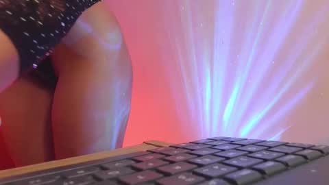 Pau online show from October 2025 04:37:01 PM