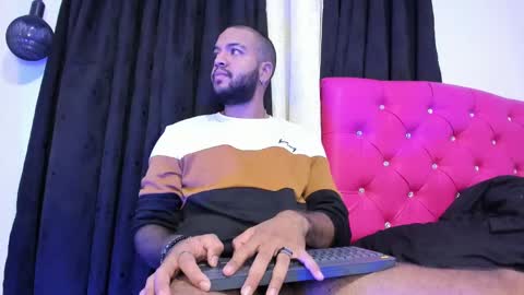 Snapshot of dann_27 chatting on February 2025 01:34:01 AM Dann online show from February 2025 01:34:01 AM