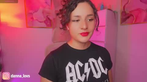 Danna Lovs online show from November 2025 07:03:01 PM