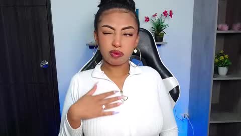 Danna online show from October 2025 10:24:01 AM