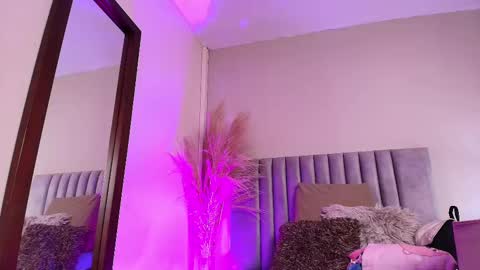 Snapshot of dannahadid chatting on September 2025 06:19:01 PM DannaHadid online show from September 2025 06:19:01 PM