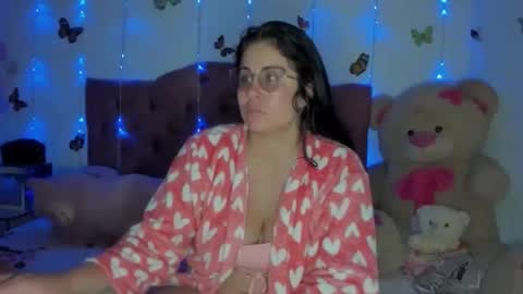 Danna Sofia jeins online show from April 2026 02:11:01 PM