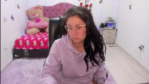 Danna Sofia jeins online show from June 2026 07:05:02 PM