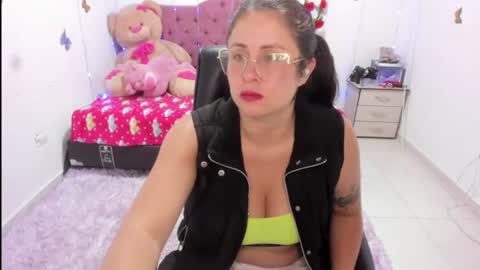 Danna Sofia jeins online show from June 2026 03:14:02 PM