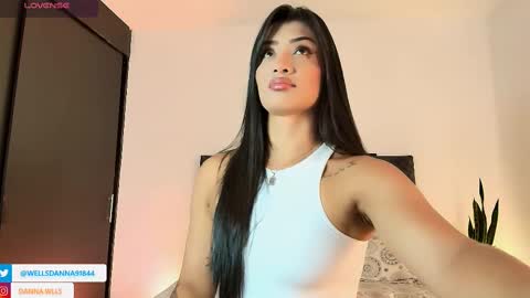 Danna Wells online show from October 2025 11:18:01 AM