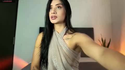 Danna Wells online show from November 2025 07:30:01 PM