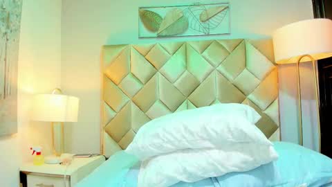 danniakross online show from September 2025 09:25:02 AM