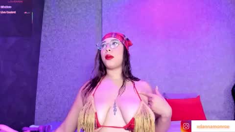 Danna Monroe  online show from November 2025 11:35:01 AM