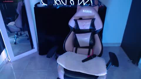 danna online show from March 2026 04:39:01 AM