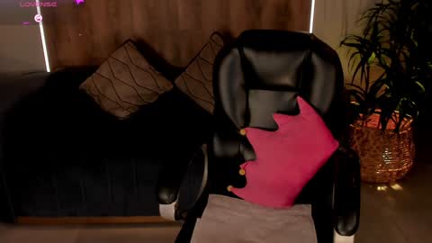 Snapshot of danniesmithx chatting on February 2025 04:03:01 AM Dannie online show from February 2025 04:03:01 AM