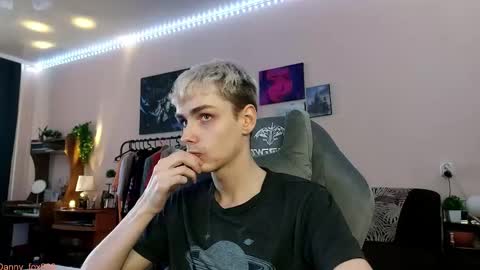 Snapshot of danny_fox888 chatting on November 2025 04:22:02 AM Daniel online show from November 2025 04:22:02 AM