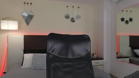 Snapshot of danteestone chatting on October 2025 08:39:02 PM Dante online show from October 2025 08:39:02 PM