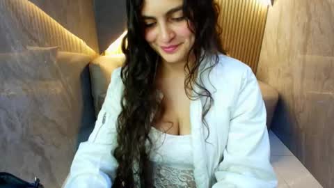 Snapshot of dany_r_ chatting on November 2025 01:00:01 PM Dany online show from November 2025 01:00:01 PM