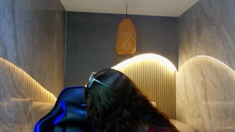 Snapshot of dany_r_ chatting on November 2025 01:21:02 PM Dany online show from November 2025 01:21:02 PM