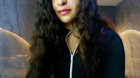 Snapshot of dany_r_ chatting on November 2025 01:44:01 PM Dany online show from November 2025 01:44:01 PM