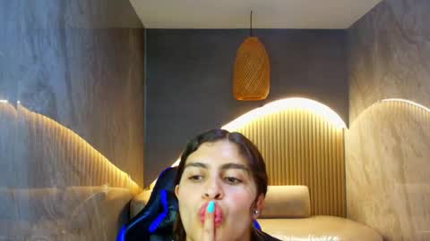 Snapshot of dany_r_ chatting on November 2025 01:32:02 PM Dany online show from November 2025 01:32:02 PM