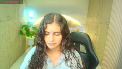 Snapshot of dany_r_ chatting on December 2025 01:20:01 PM Dany online show from December 2025 01:20:01 PM