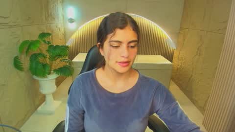 Snapshot of dany_r_ chatting on December 2025 01:28:01 PM Dany online show from December 2025 01:28:01 PM