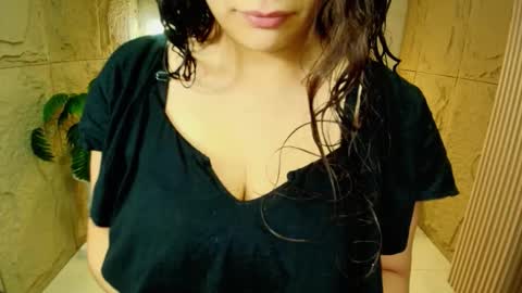 Snapshot of dany_r_ chatting on December 2025 01:07:01 PM Dany online show from December 2025 01:07:01 PM