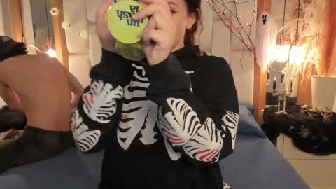 daphne_and_roger online show from October 2025 11:33:02 AM